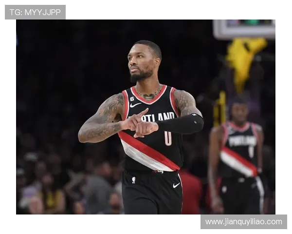 开拓者社媒发布利拉德训练视频展现三分球精准无误的绝佳表现