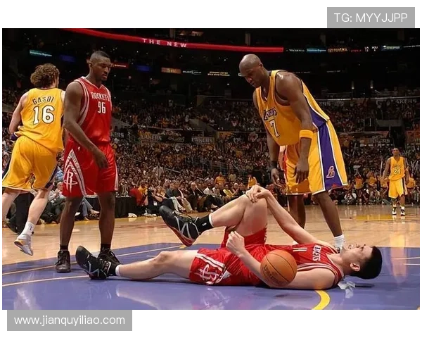 湖人队与姚明的传奇对决展现篮球魅力与友谊的精彩瞬间
