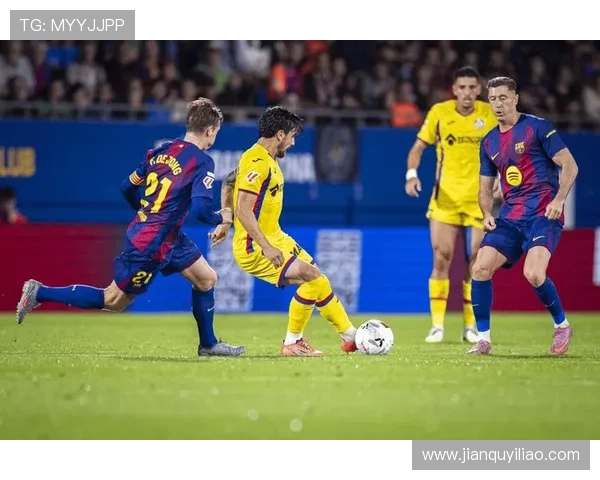 赫塔费球员在皇马禁区倒地未获判罚引发激烈争议